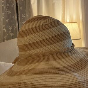 Floppy Sun Hat made of 100% paper. Two tone natural colored stripes. Comfy